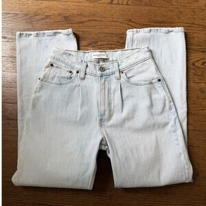 Abercrombie & Fitch Light Wash Mid Rise Curve Love Jeans Size 24/00S